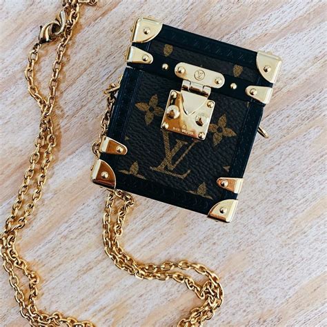 louis vuitton airpod trunk necklace